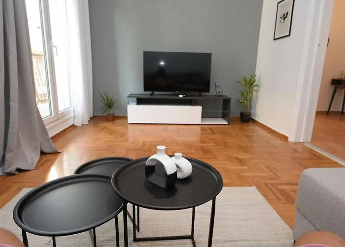 Minimal Apartment In Koukaki