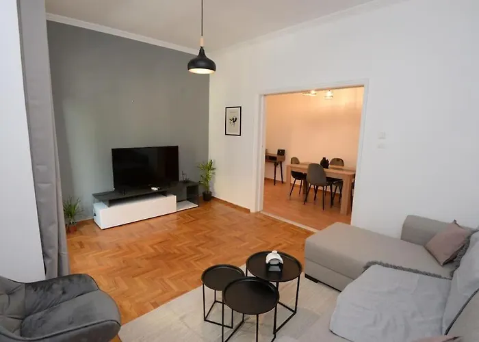 Minimal Apartment In Koukaki